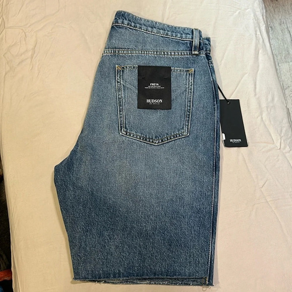 HUDSON Women’s Freya High-Rise Raw Hem Denim Biker Shorts Size 31 NWT - Picture 4 of 10